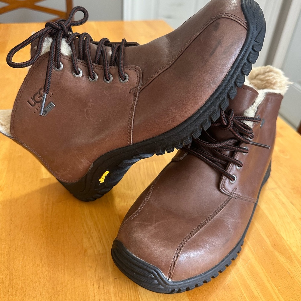 UGG Australia Dark Brown Leather Shearling Wool Lined Chukka Boots.  ❣️